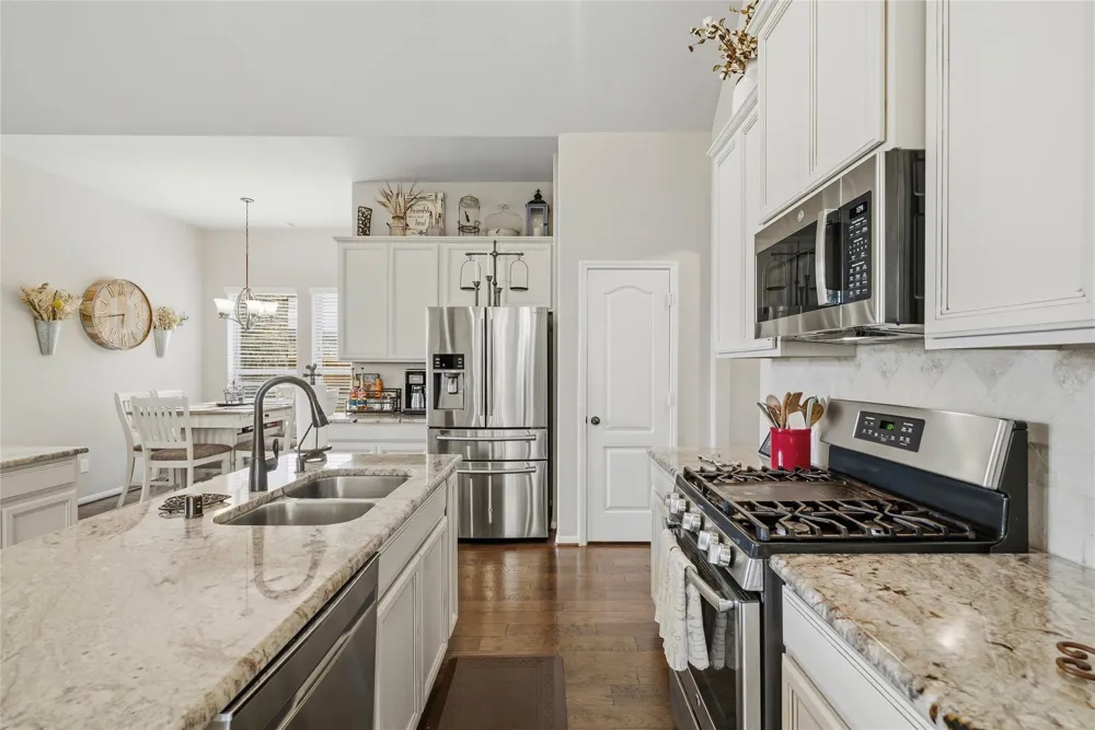 2126 Cinnamon Teal Circle Brookshire, TX 77423