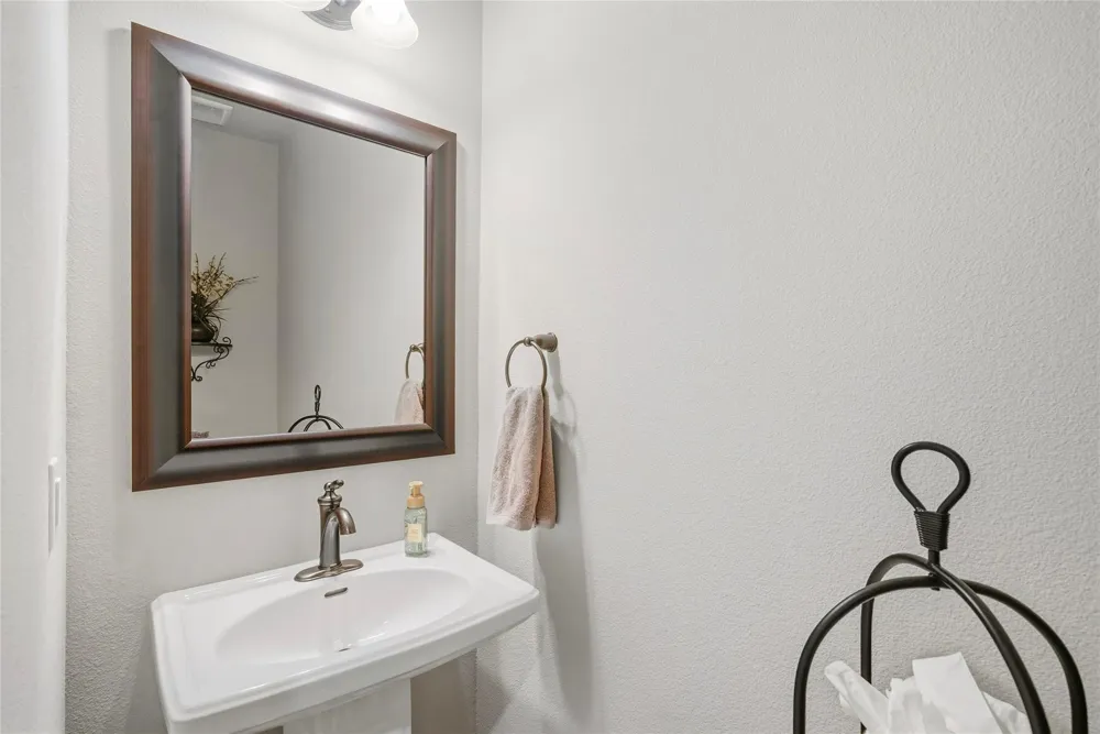 2126 Cinnamon Teal Circle Brookshire, TX 77423