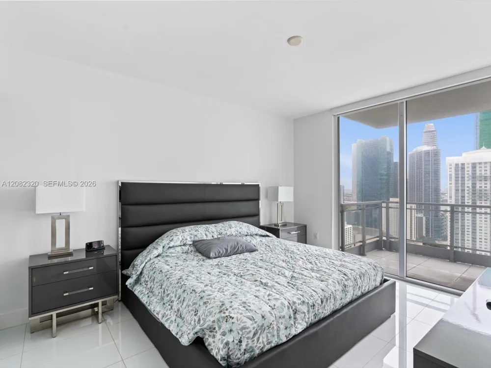 92 SW 3rd St #3501 Miami, FL 33130