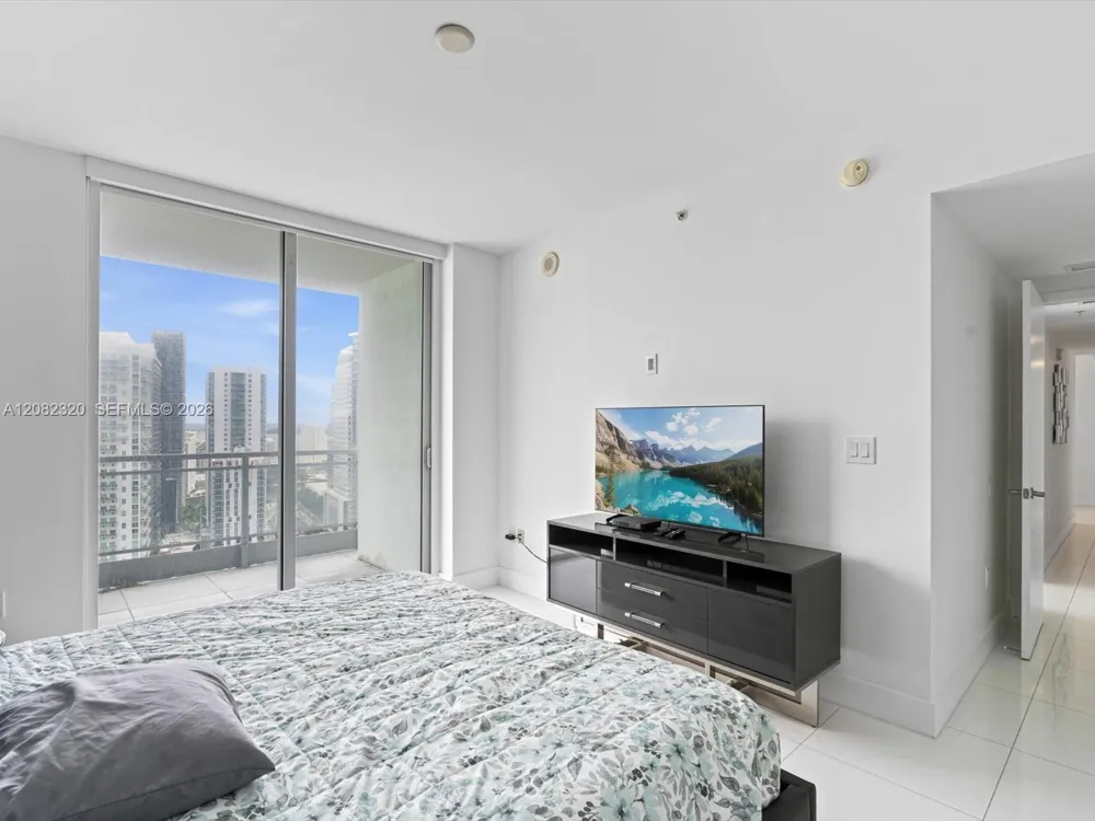 92 SW 3rd St #3501 Miami, FL 33130