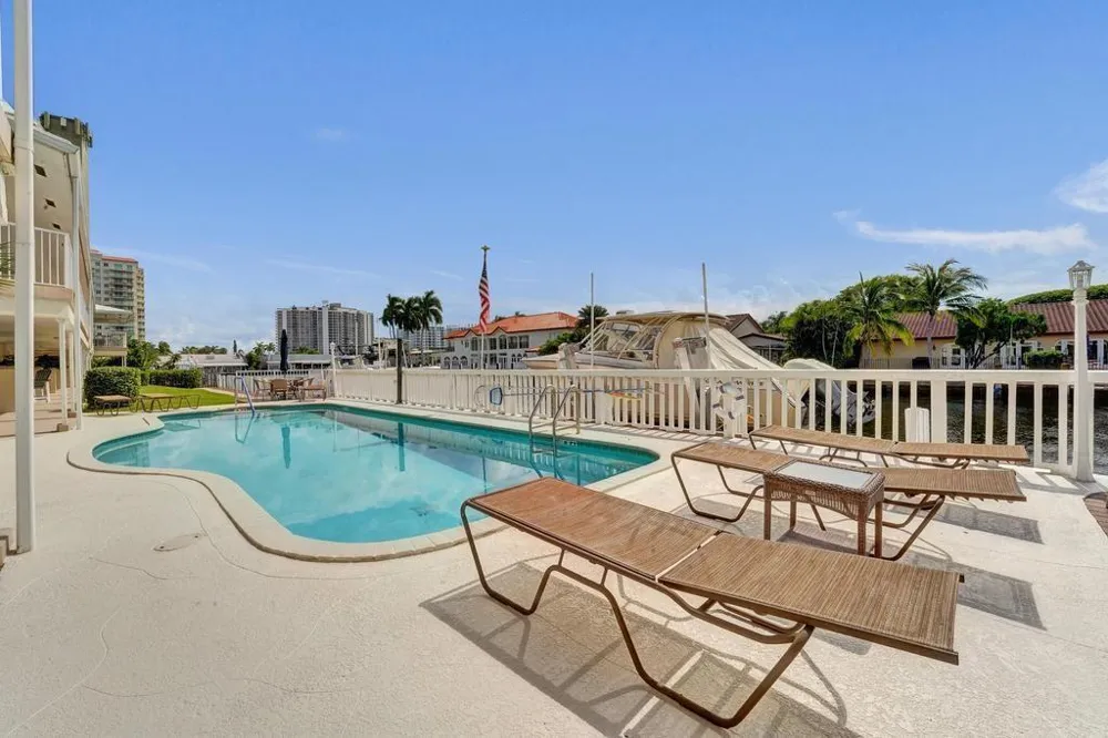2866 NE 30th Street Fort Lauderdale, FL 33306