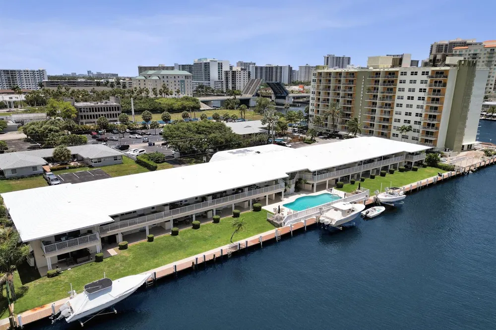 2866 NE 30th Street Fort Lauderdale, FL 33306