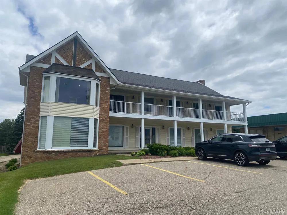 8445 S SAGINAW STREET #301 Grand Blanc Charter Township, MI 48439
