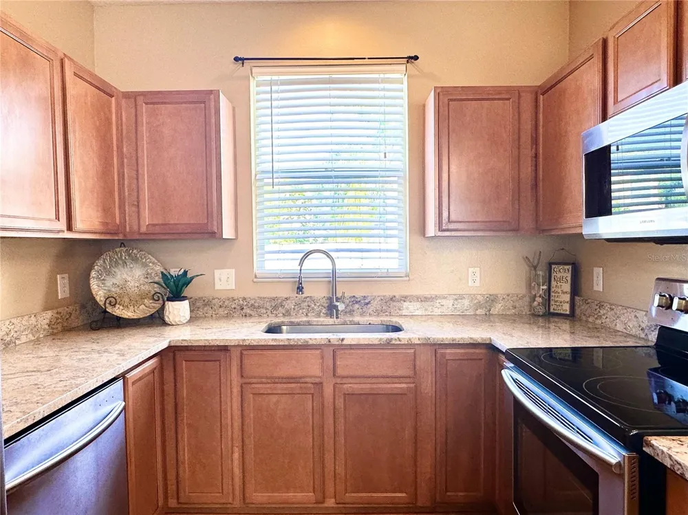12276 COUNTRY WHITE CIRCLE Tampa, FL 33635