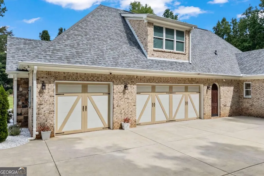 931 Antrim Glen DR Hoschton, GA 30548