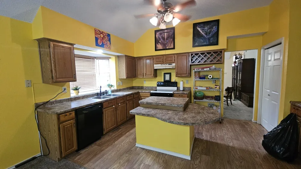 827 Quail Brook Drive Arlington, TX 76001