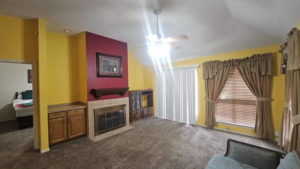 827 Quail Brook Drive Arlington, TX 76001