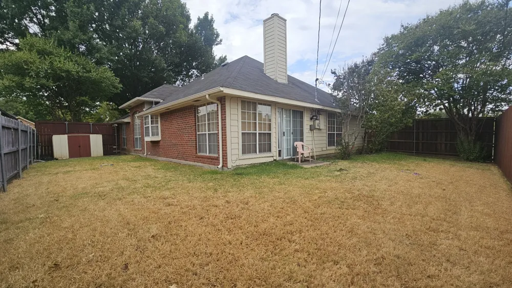 827 Quail Brook Drive Arlington, TX 76001