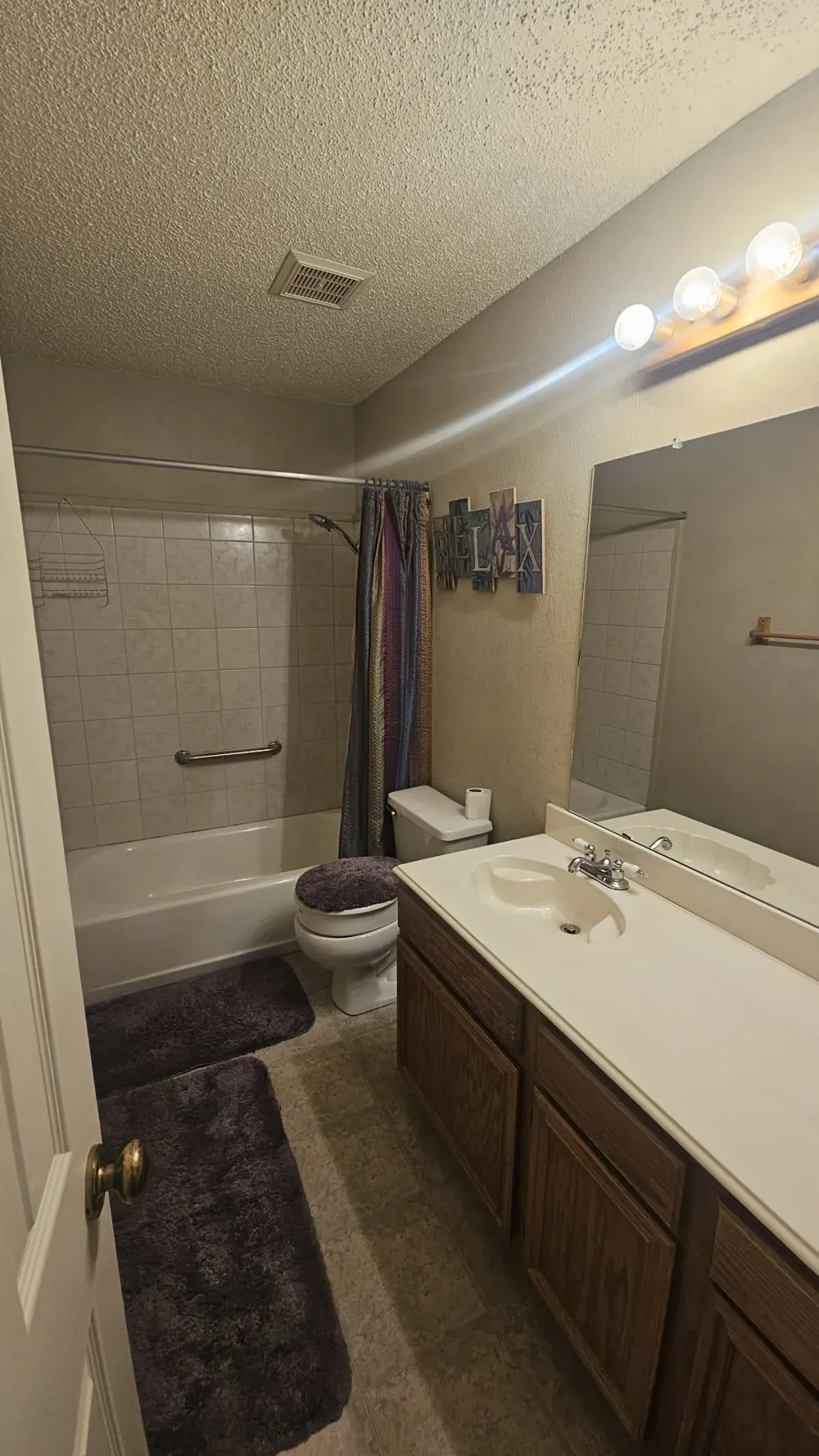827 Quail Brook Drive Arlington, TX 76001