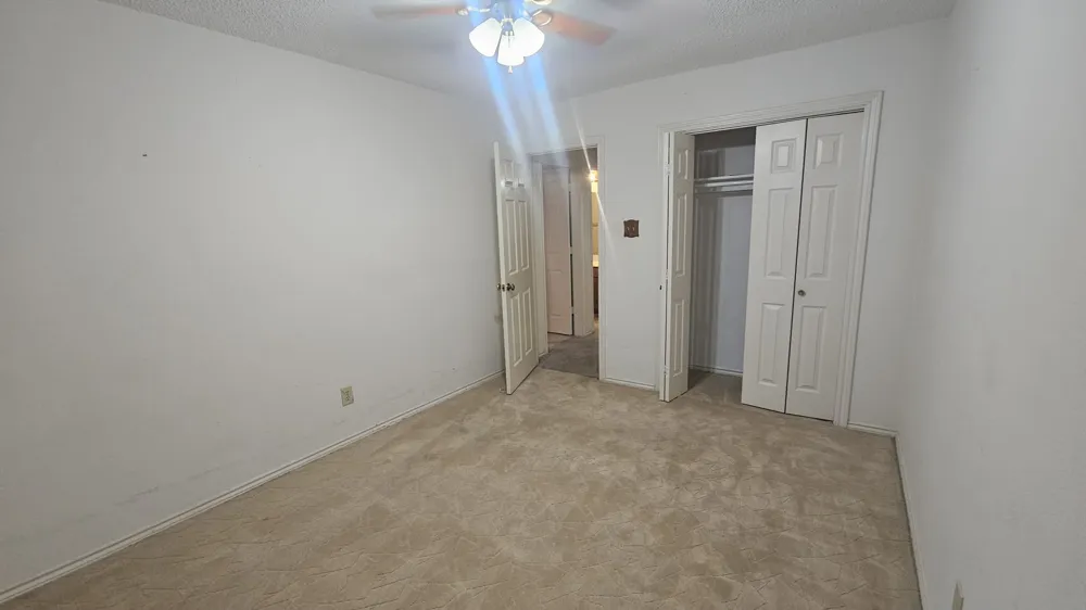 827 Quail Brook Drive Arlington, TX 76001