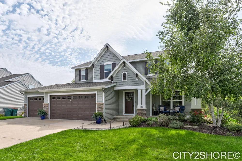 8560 Twin Lakes Drive Jenison, MI 49428
