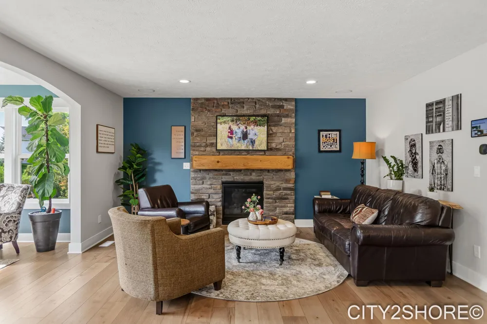 8560 Twin Lakes Drive Jenison, MI 49428