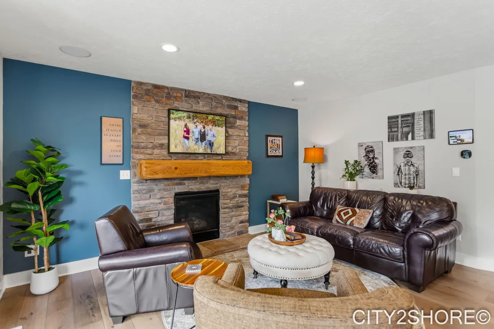 8560 Twin Lakes Drive Jenison, MI 49428
