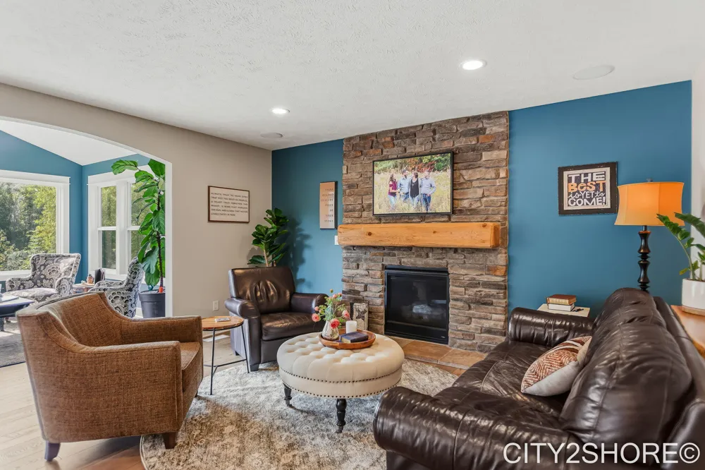 8560 Twin Lakes Drive Jenison, MI 49428