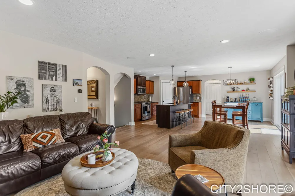 8560 Twin Lakes Drive Jenison, MI 49428