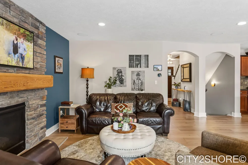 8560 Twin Lakes Drive Jenison, MI 49428