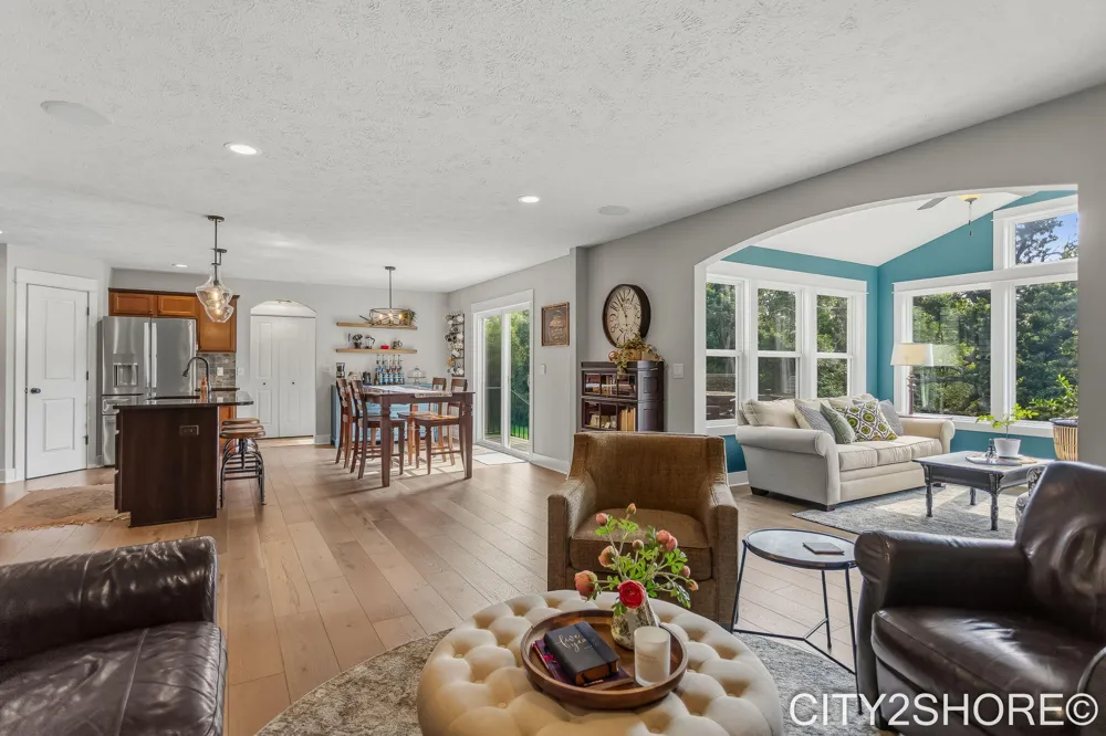 8560 Twin Lakes Drive Jenison, MI 49428