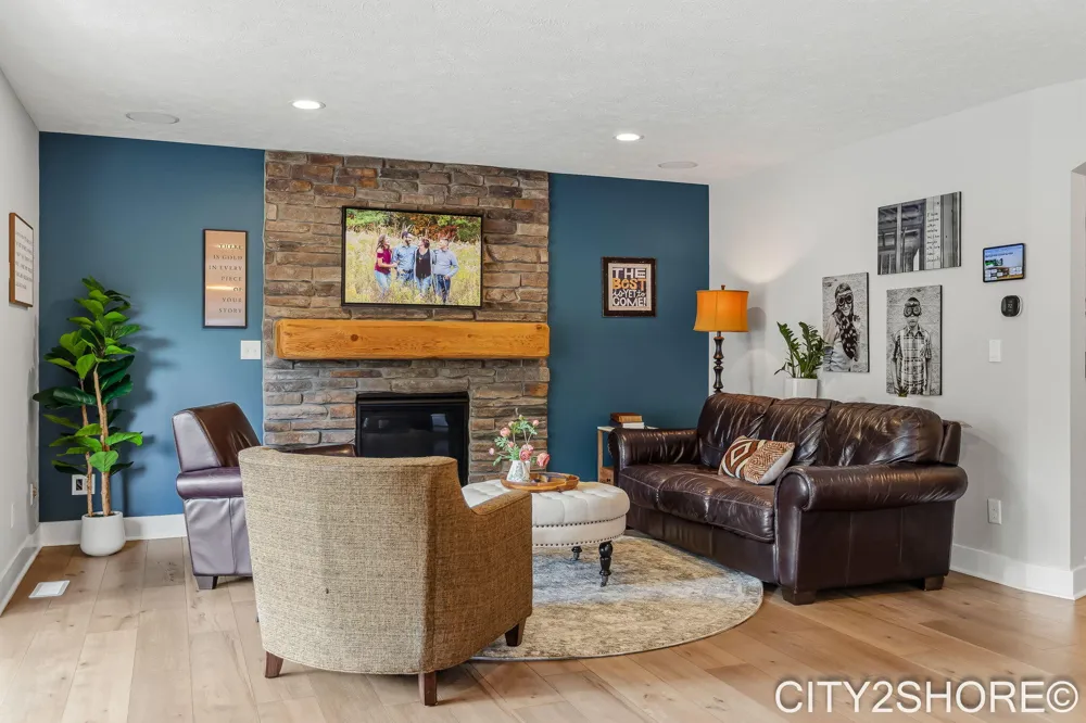 8560 Twin Lakes Drive Jenison, MI 49428