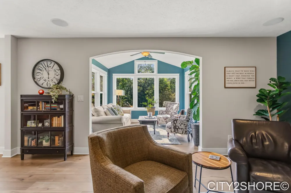 8560 Twin Lakes Drive Jenison, MI 49428