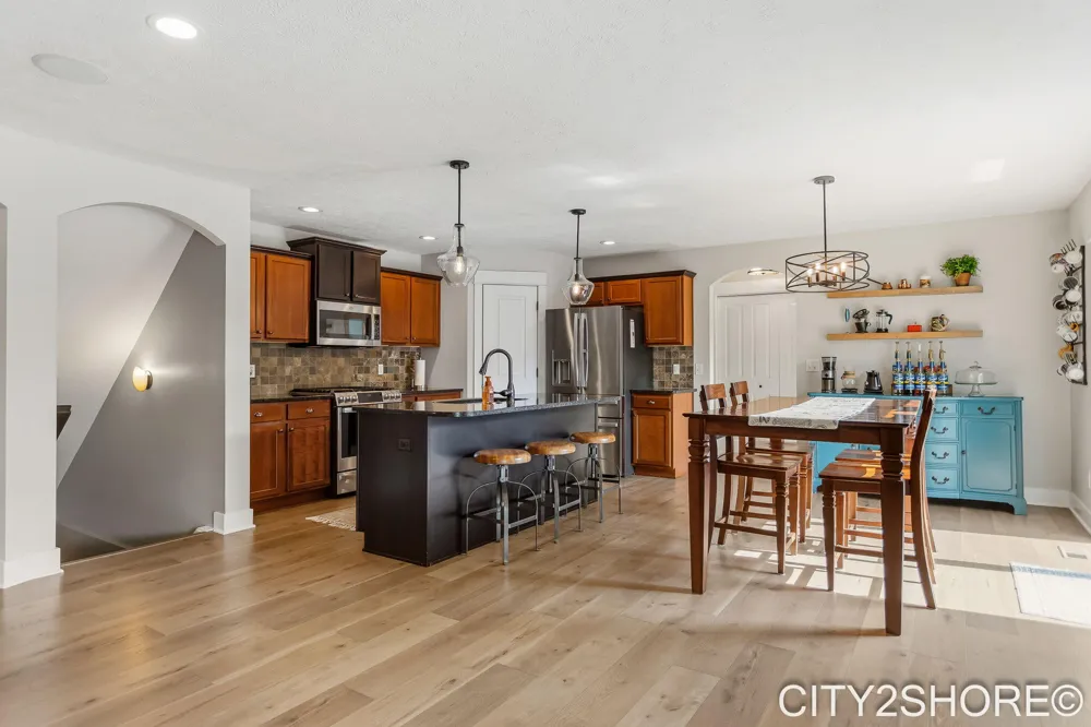 8560 Twin Lakes Drive Jenison, MI 49428