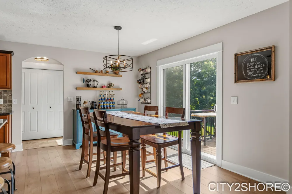 8560 Twin Lakes Drive Jenison, MI 49428