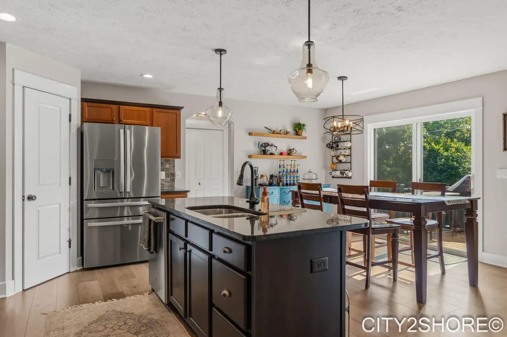 8560 Twin Lakes Drive Jenison, MI 49428