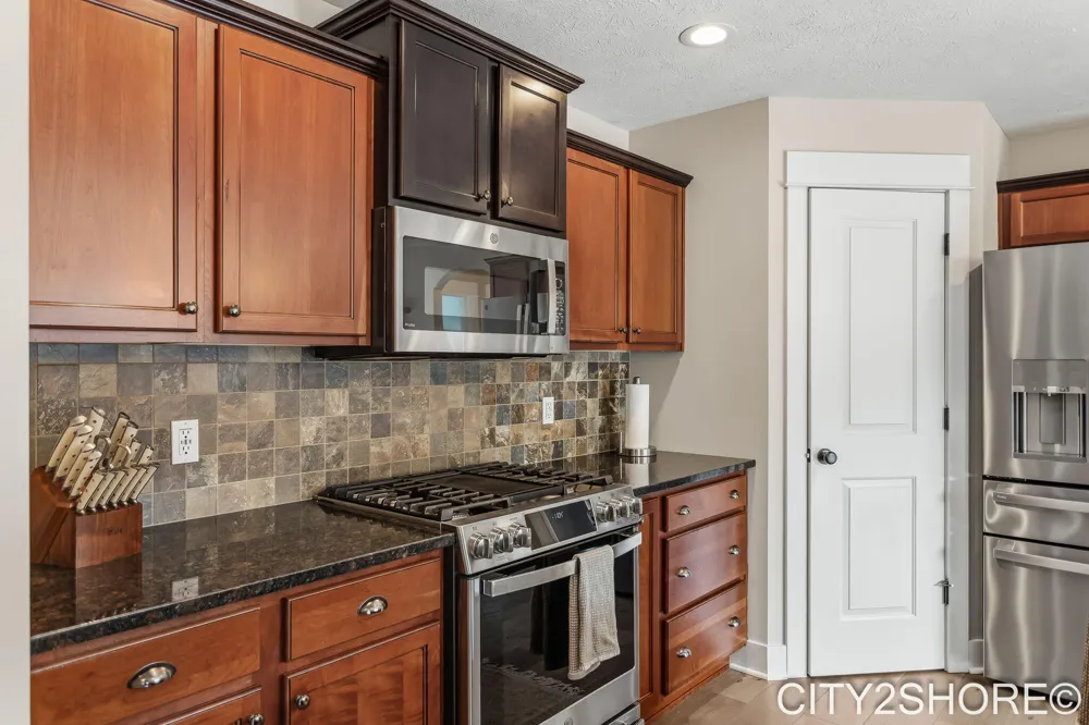 8560 Twin Lakes Drive Jenison, MI 49428