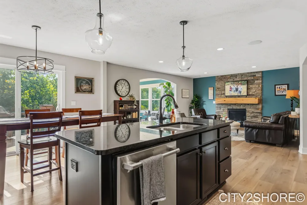 8560 Twin Lakes Drive Jenison, MI 49428