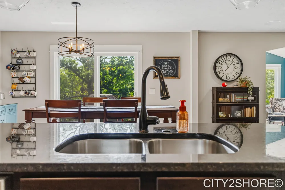 8560 Twin Lakes Drive Jenison, MI 49428