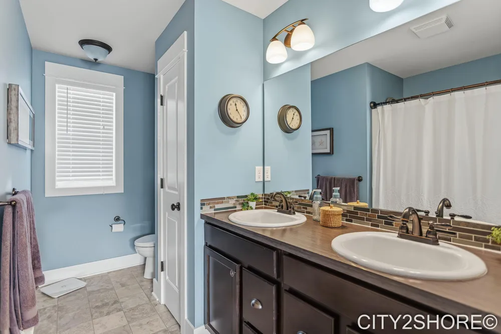 8560 Twin Lakes Drive Jenison, MI 49428