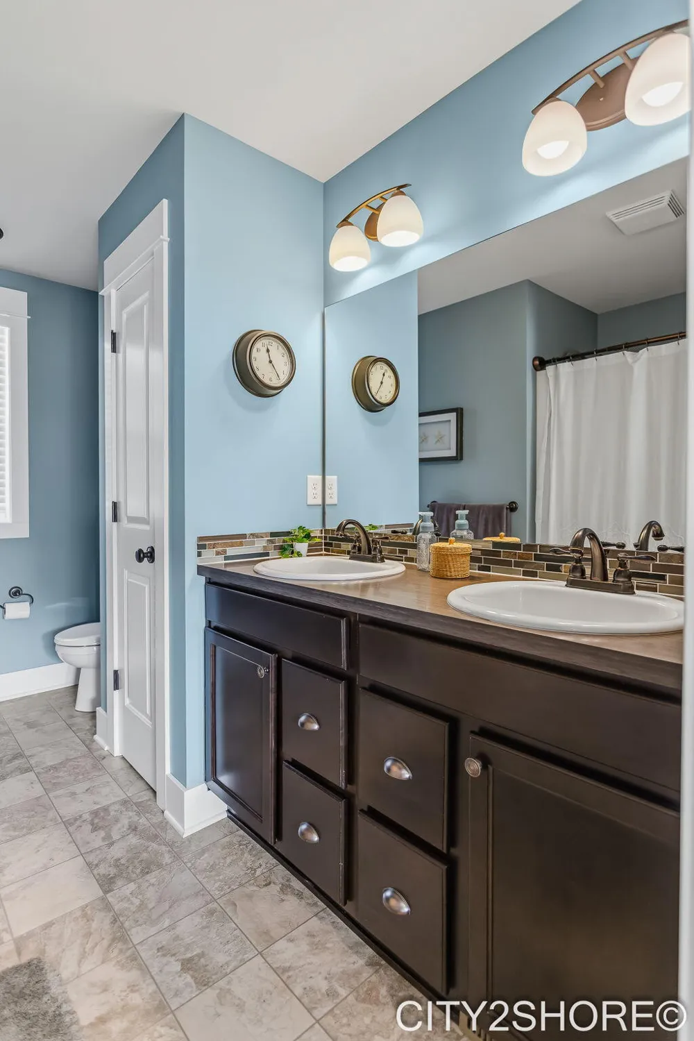 8560 Twin Lakes Drive Jenison, MI 49428