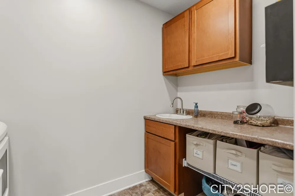 8560 Twin Lakes Drive Jenison, MI 49428