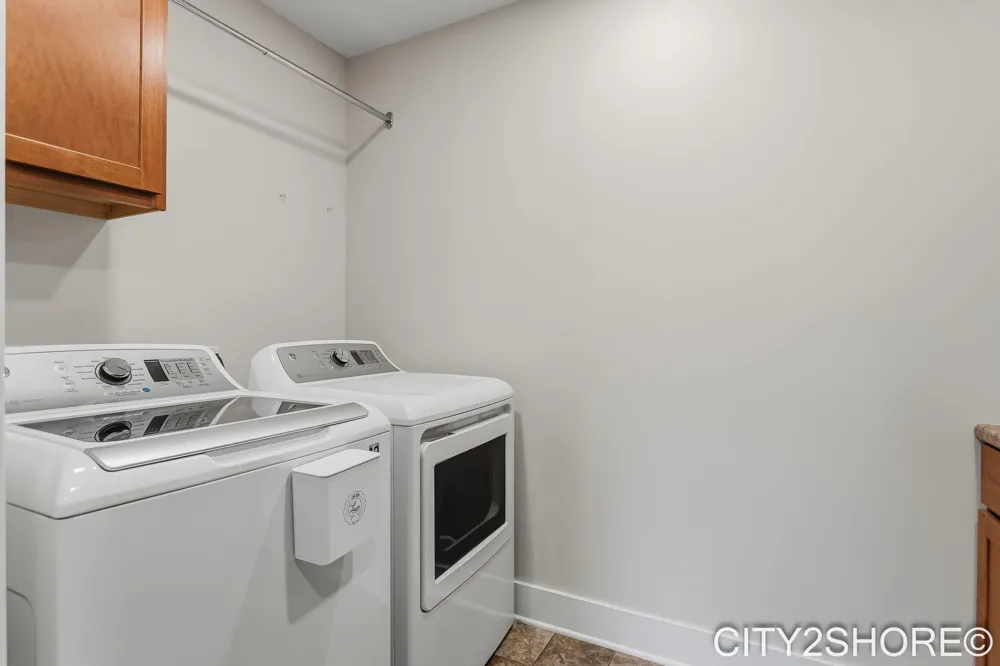 8560 Twin Lakes Drive Jenison, MI 49428