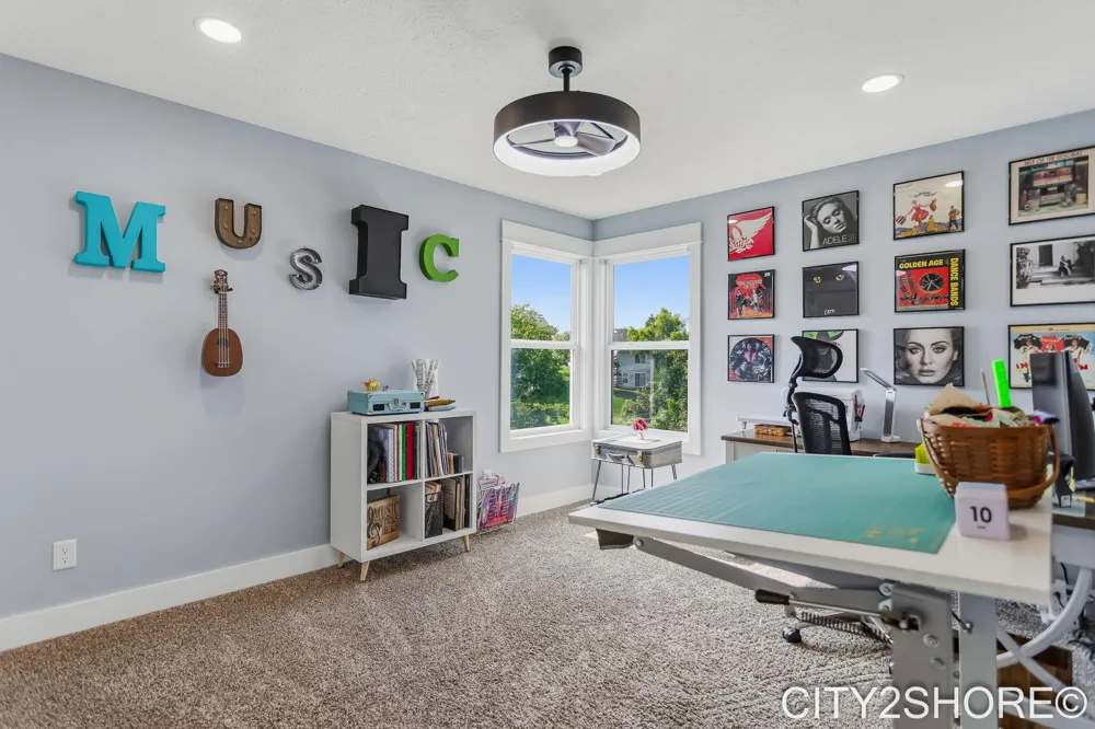 8560 Twin Lakes Drive Jenison, MI 49428