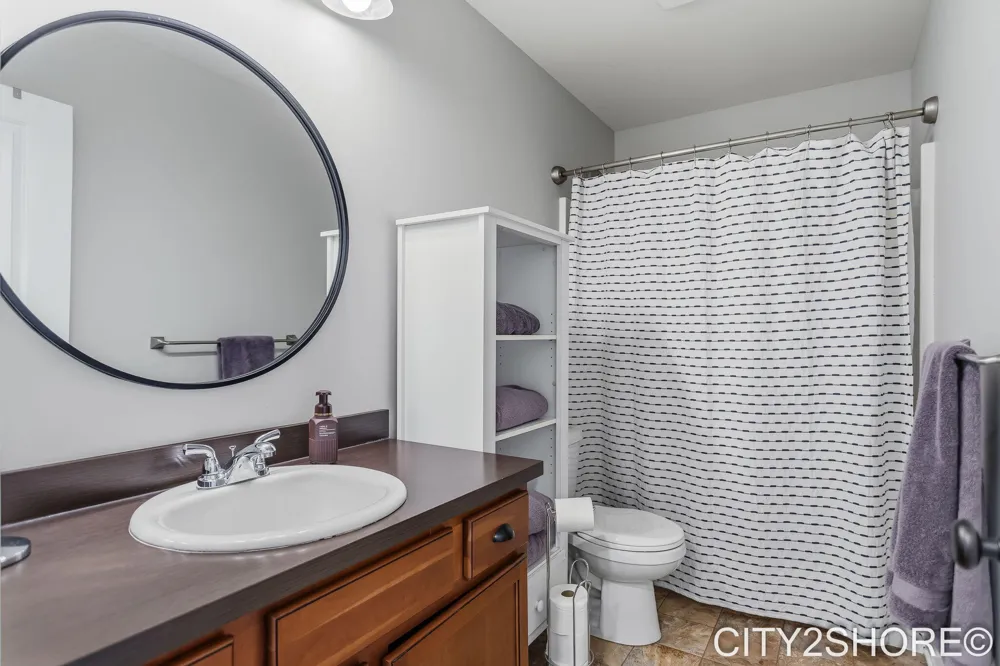8560 Twin Lakes Drive Jenison, MI 49428