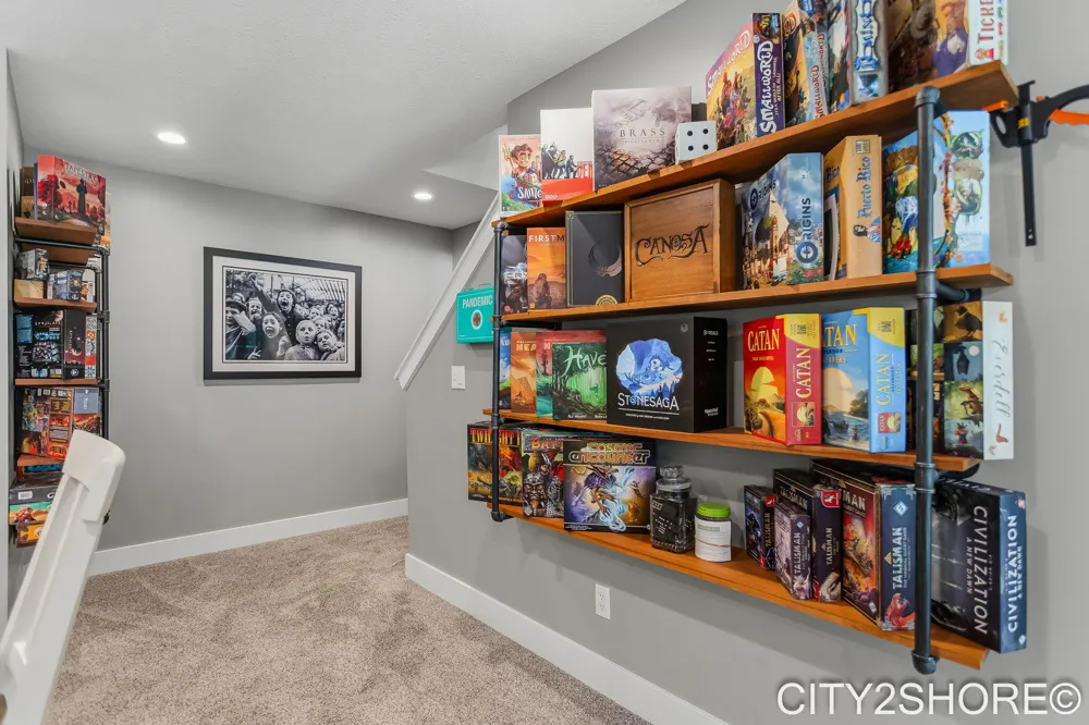 8560 Twin Lakes Drive Jenison, MI 49428