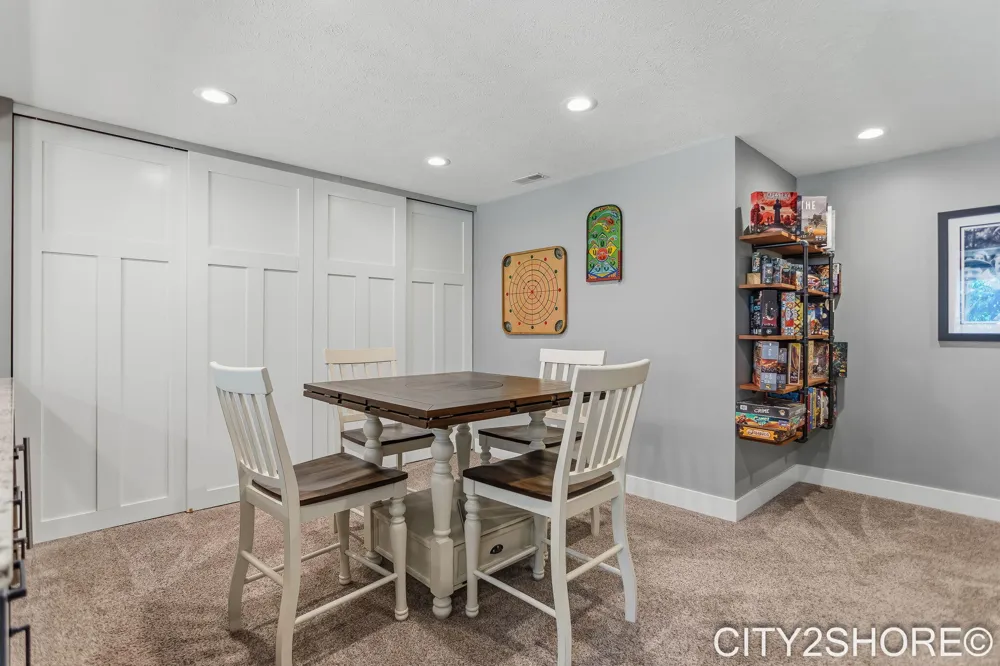 8560 Twin Lakes Drive Jenison, MI 49428