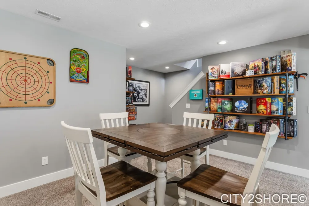 8560 Twin Lakes Drive Jenison, MI 49428