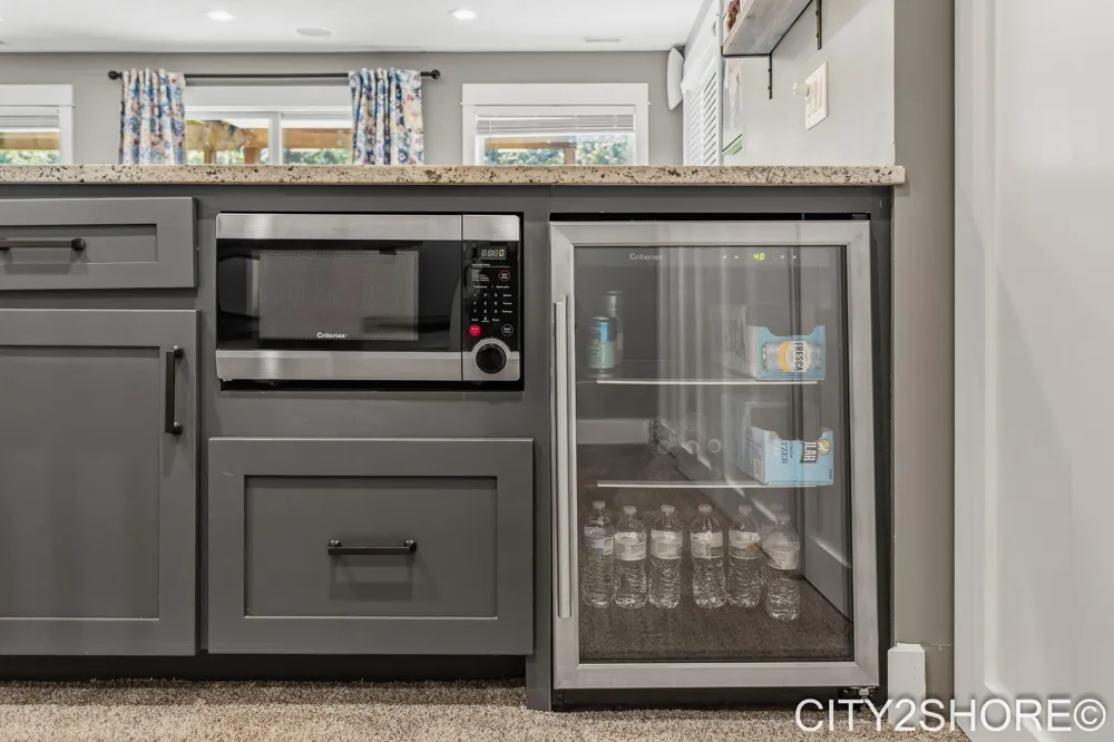 8560 Twin Lakes Drive Jenison, MI 49428