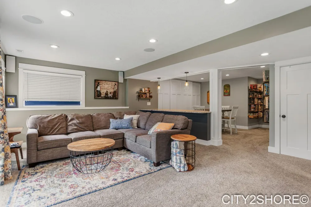 8560 Twin Lakes Drive Jenison, MI 49428