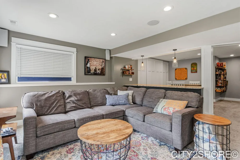 8560 Twin Lakes Drive Jenison, MI 49428