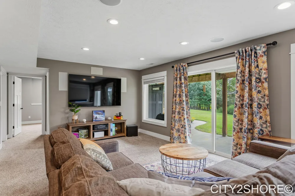 8560 Twin Lakes Drive Jenison, MI 49428