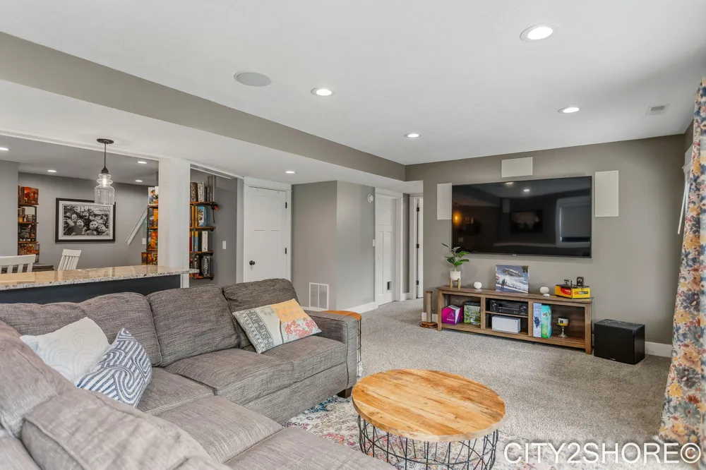 8560 Twin Lakes Drive Jenison, MI 49428