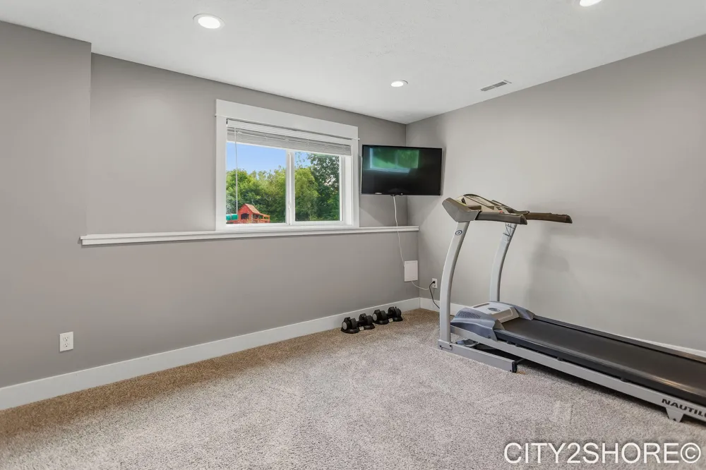 8560 Twin Lakes Drive Jenison, MI 49428