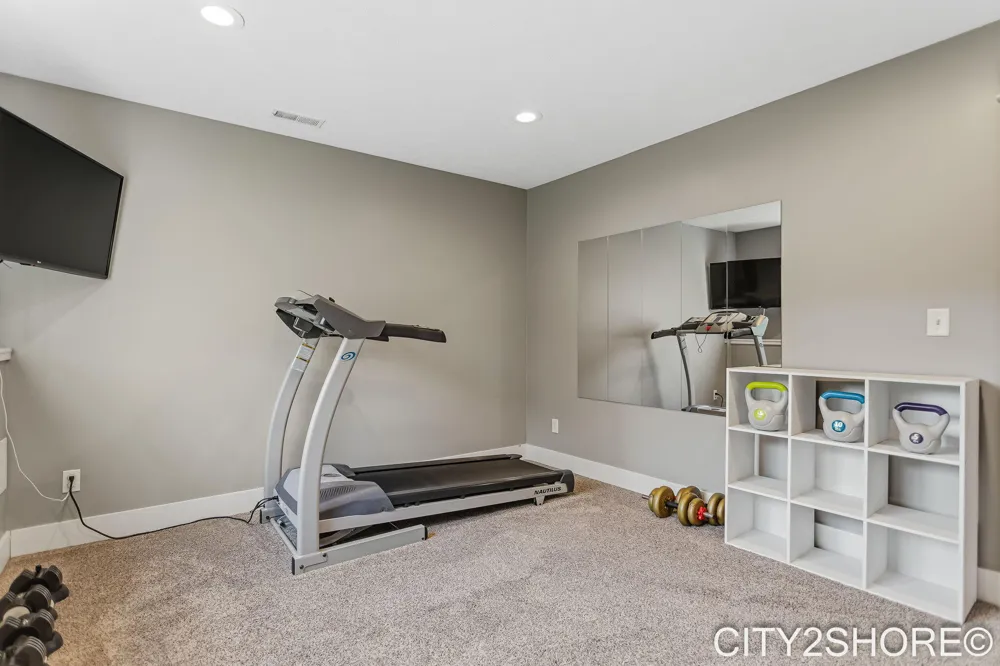 8560 Twin Lakes Drive Jenison, MI 49428