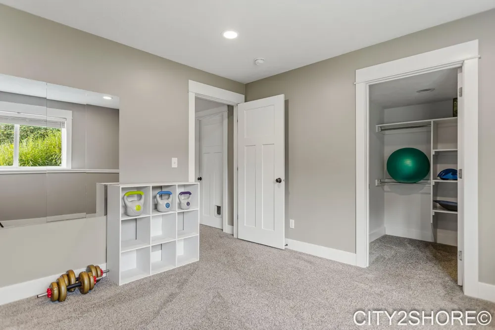 8560 Twin Lakes Drive Jenison, MI 49428
