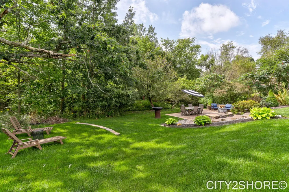 8560 Twin Lakes Drive Jenison, MI 49428