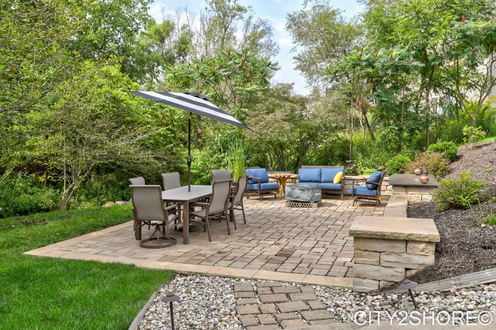 8560 Twin Lakes Drive Jenison, MI 49428
