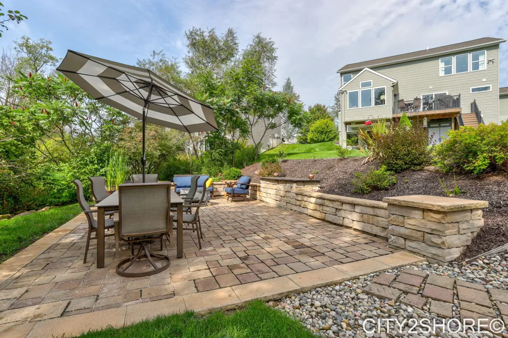 8560 Twin Lakes Drive Jenison, MI 49428