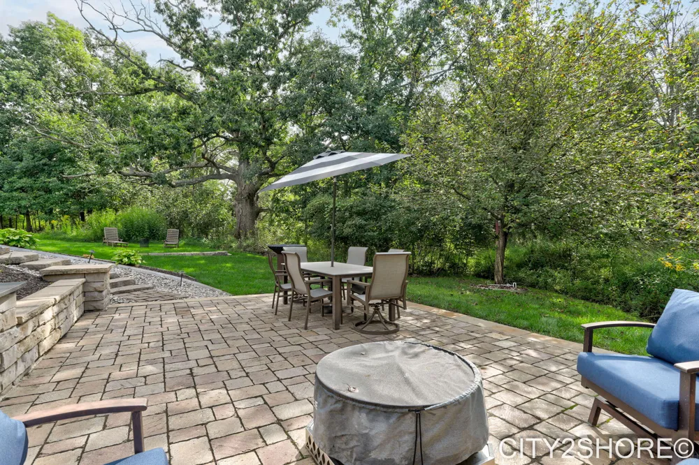 8560 Twin Lakes Drive Jenison, MI 49428